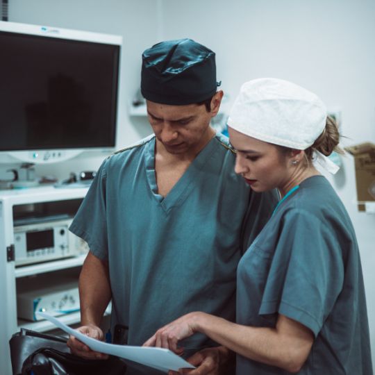 Dra. Marina Tulher Dr. Ruy Machado Jr Especialistas em cirurgias ginecológicas minimamente invasivas e endometriose Dra. Marina Tulher Dr. Ruy Machado Jr Especialistas em cirurgias ginecológicas minimamente invasivas e endometriose